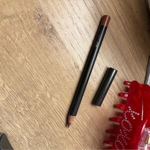 MAC Hover Lip Pencil